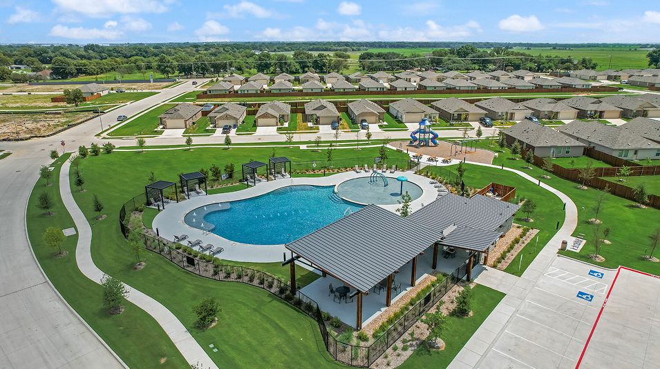 Prairie View Amenity Swimmingpool 2of2