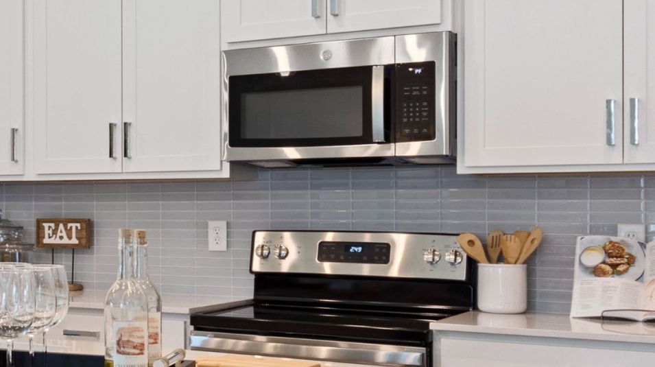 Timbers Sophia EI kitchen smoothtoprange microwaveoverrange F1