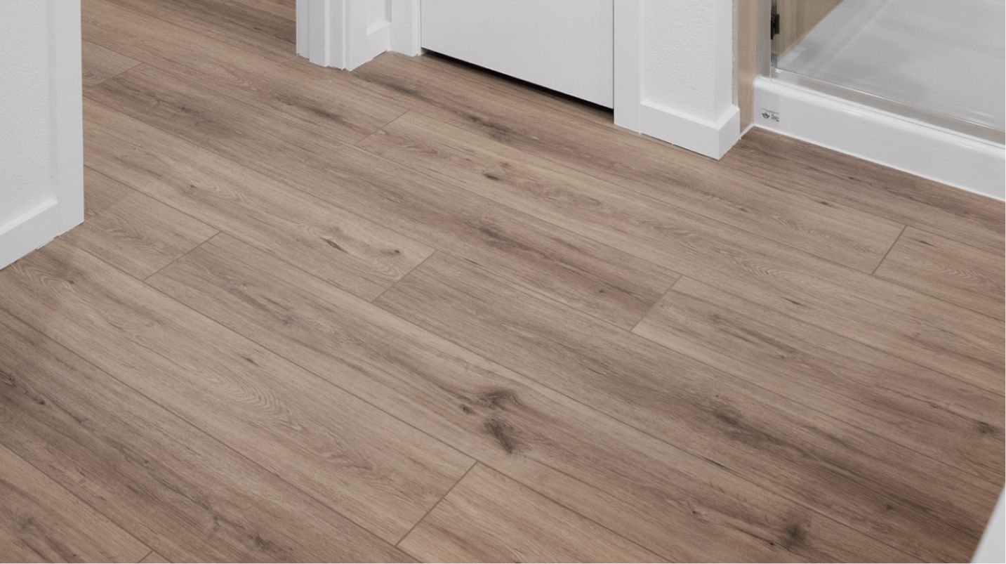 2213 Hazelwood Owners Bath 3of3 F2 Base3