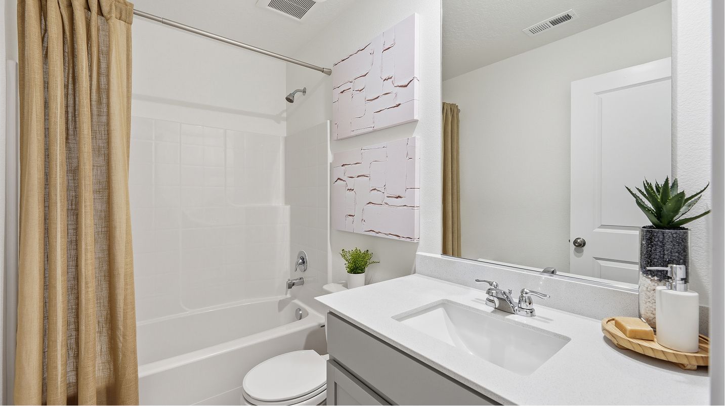 1667 Ontario Bath2 F1