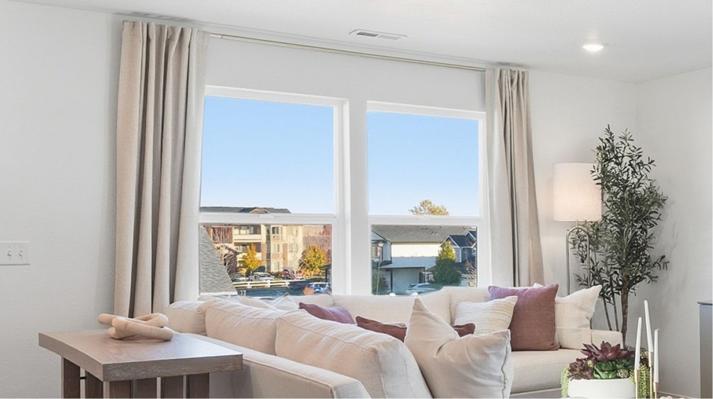 1667 Ontario Dining 2of4 F1