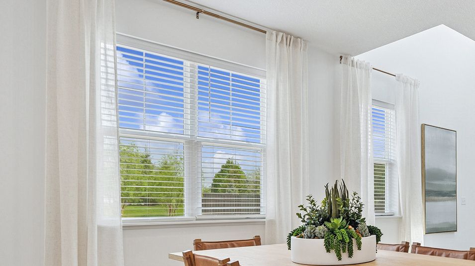 E C09 St Clair Dining 2of4 F1