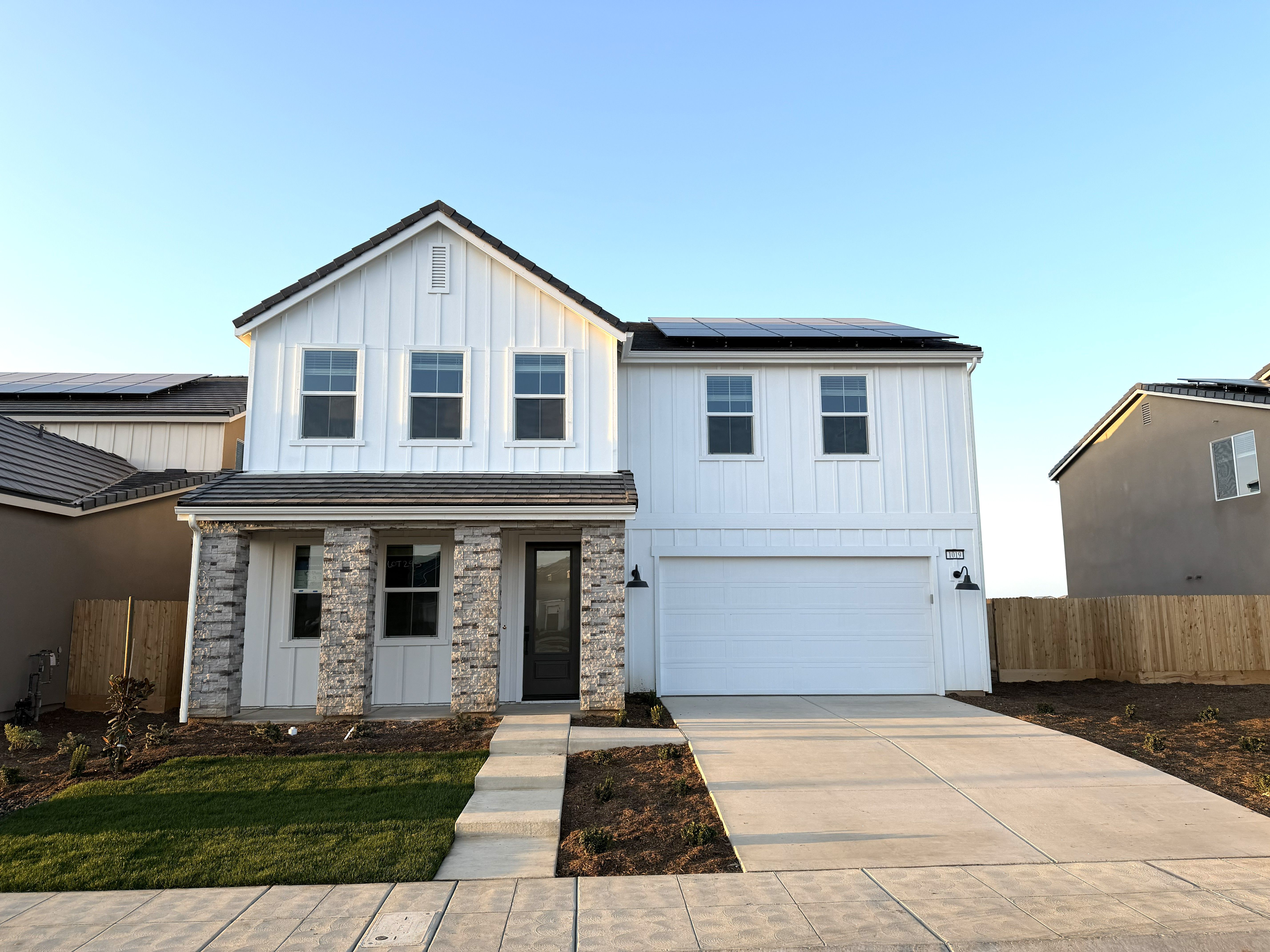 1019 Arroyo Way W (Orchestra)