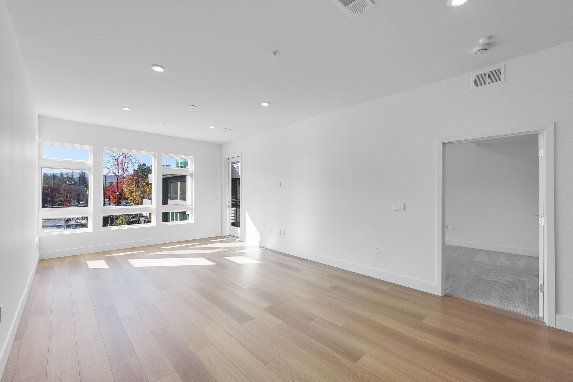 Brant Residence E215 8