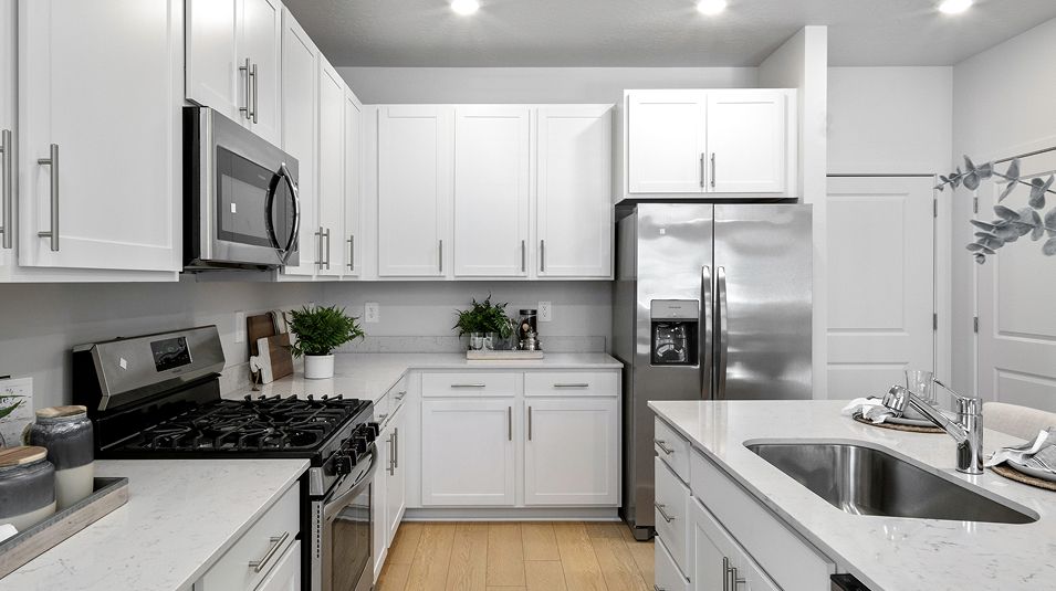 2004 Residence1 Kitchen 2of5 F1 Base3