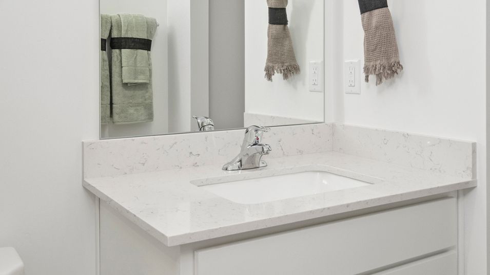 1573 Pendelton Owners Bath 1of2 F1