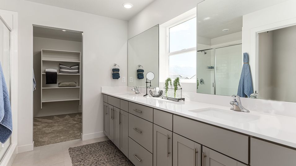 Villages Primrose Pinnacle EI Dual Sinks Owners Bath