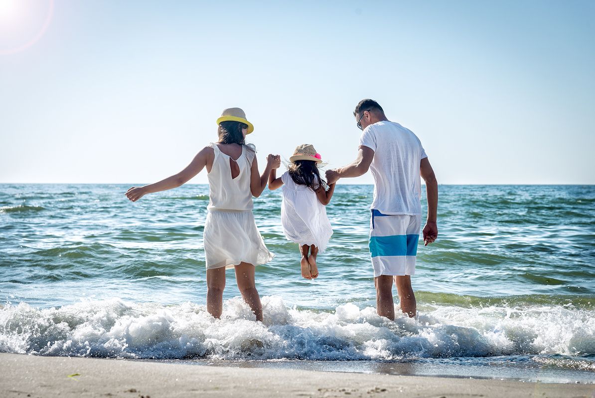 N Pic Family Beach Parents Daughter Waves
