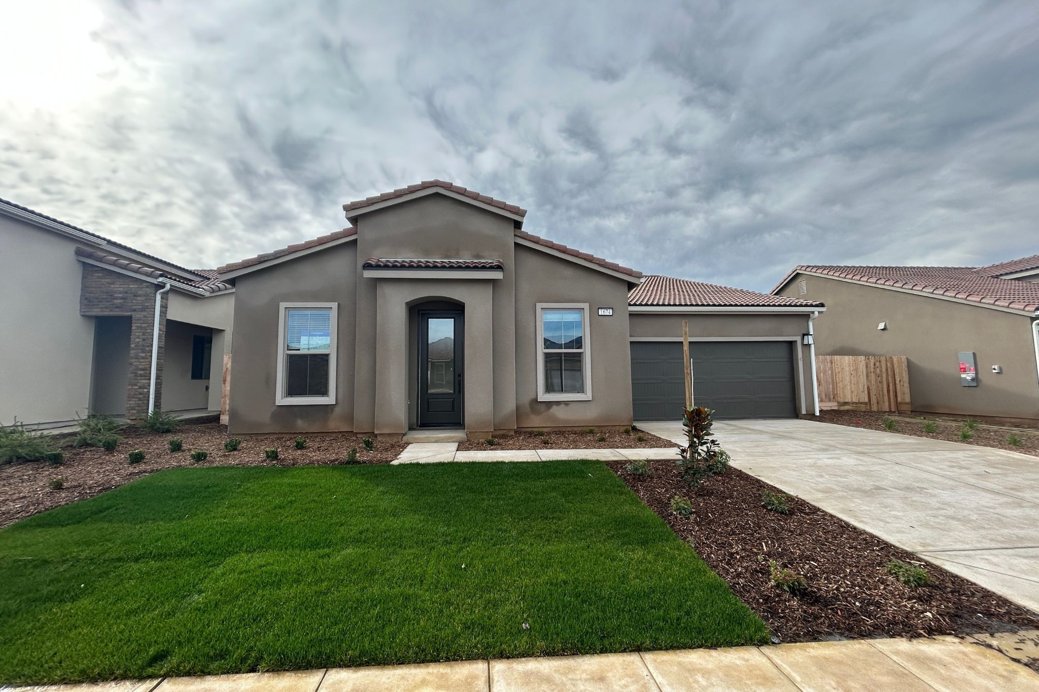 1674 Corbin Road S (Esplanade)