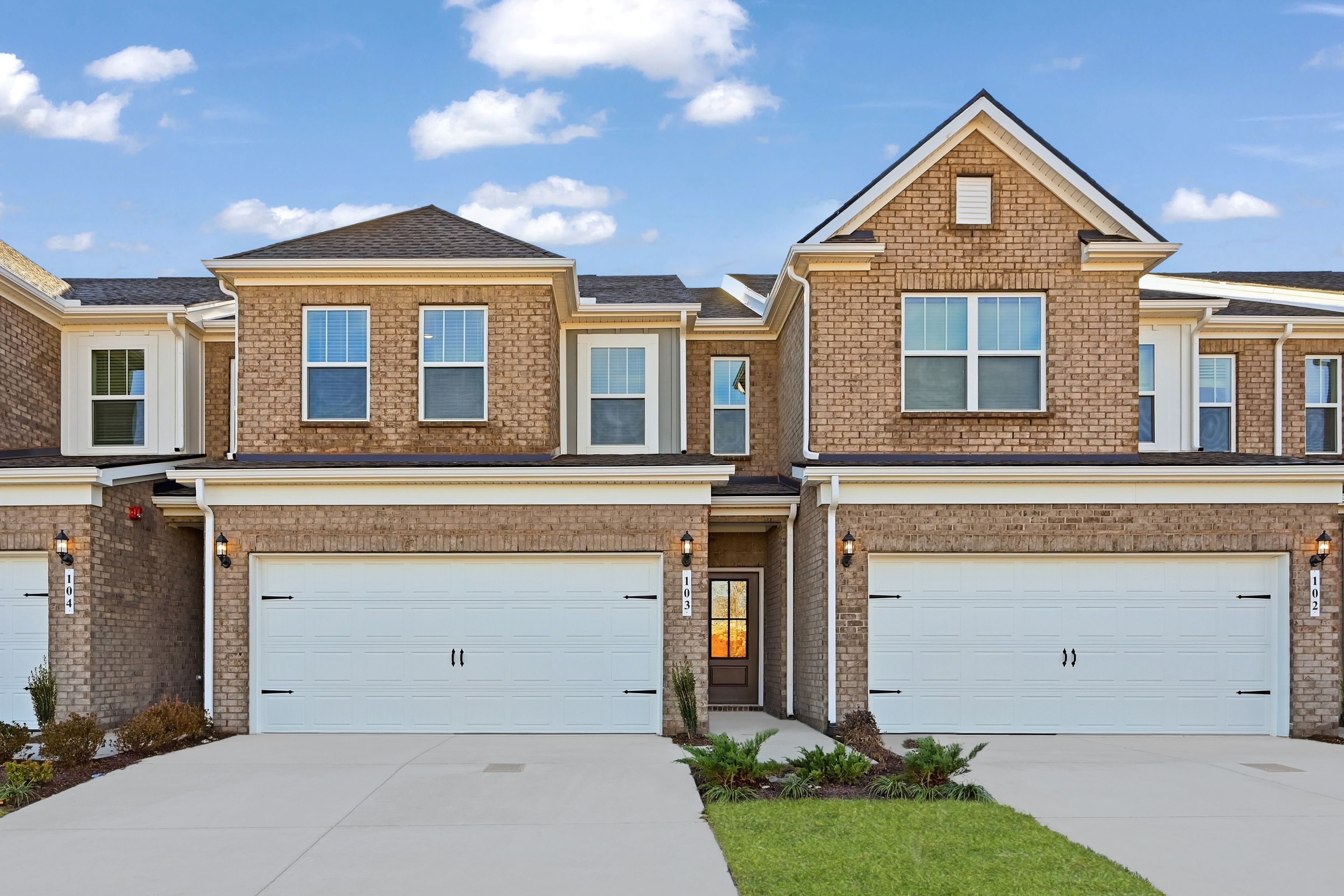 700 Dreamers Pvt Ln Unit 103 (Harper)