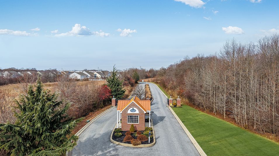 Riverbend Amenity Gated Entrance 2of5