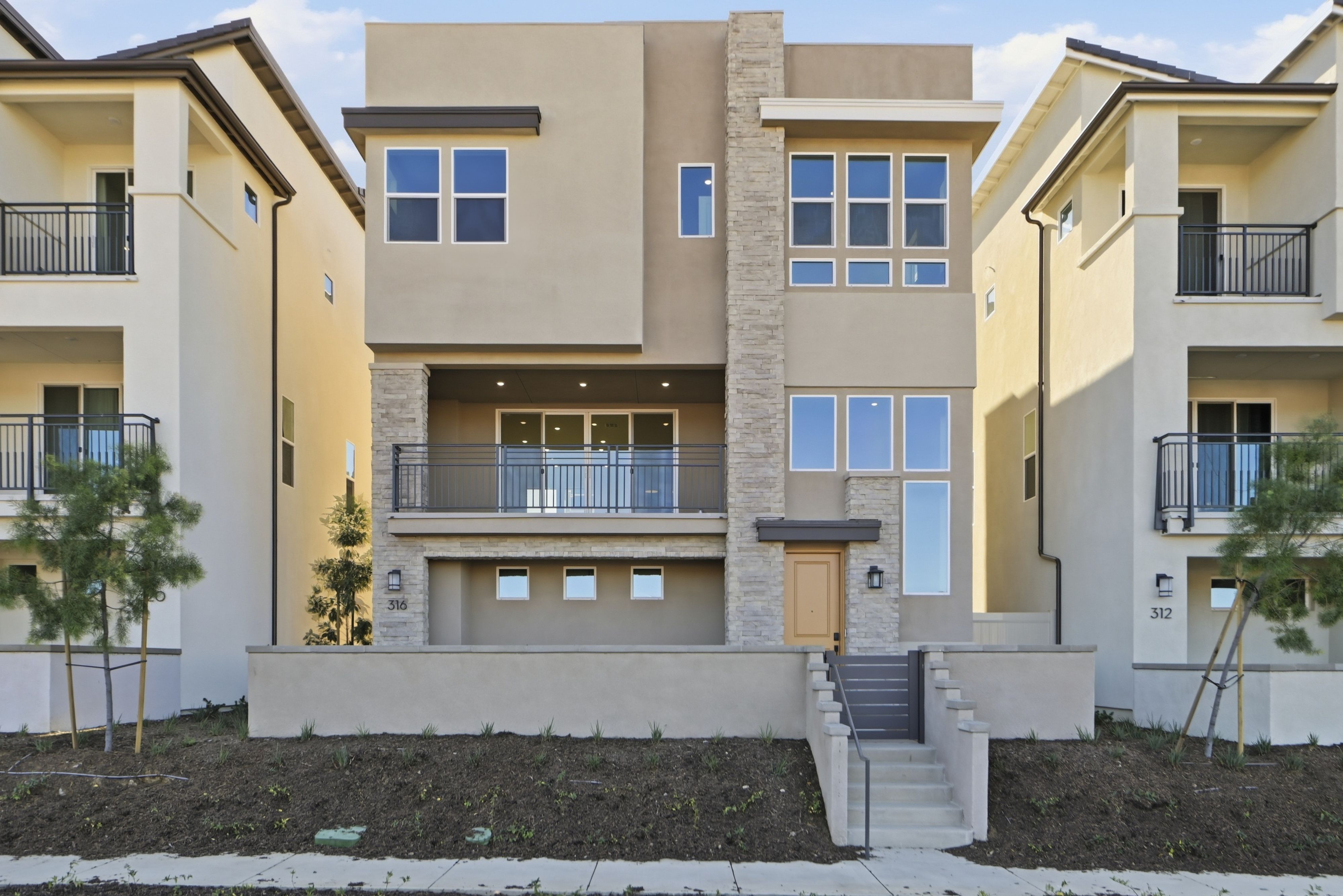 316 Triangular Road (Apex 1X)