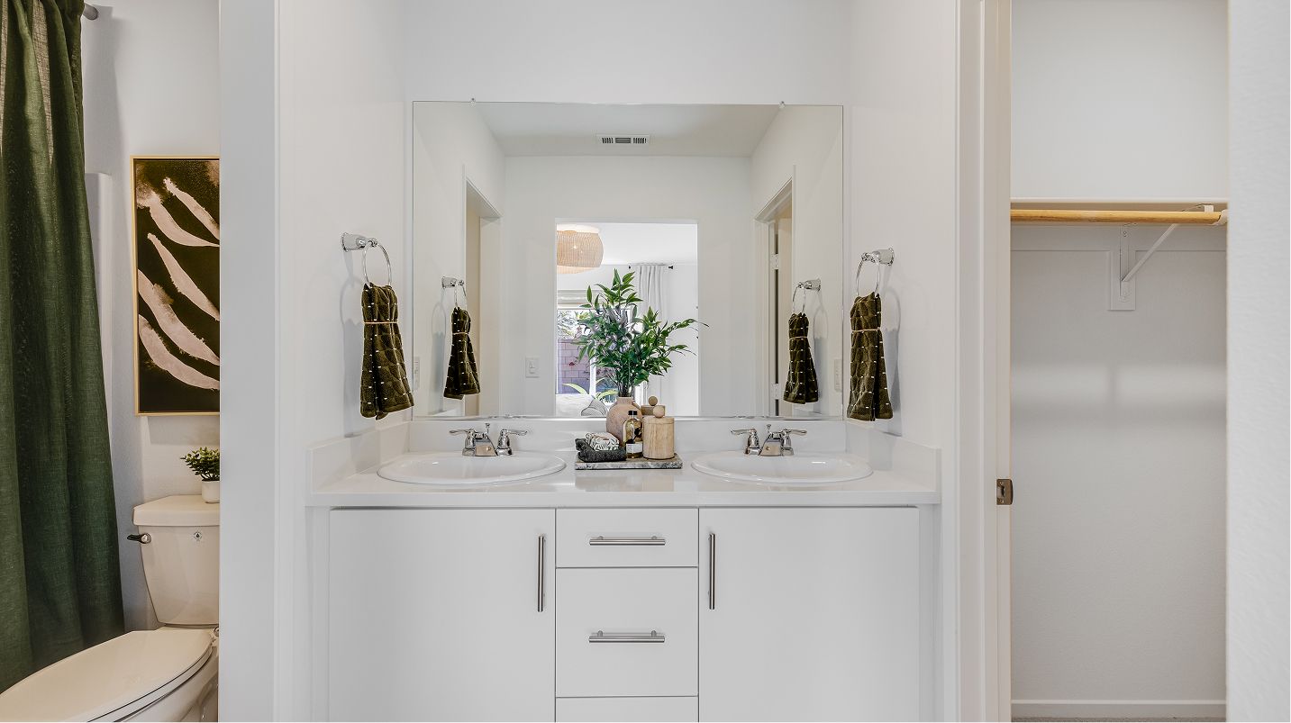 Nova Skyborne Res1 Owners Bath 1of3 F1