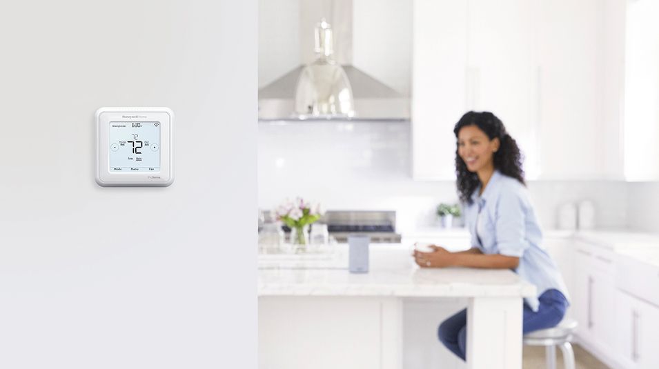 N Pic EI Honeywell T6 Z Wave Kitchen Lifestyle Stock1 5 26