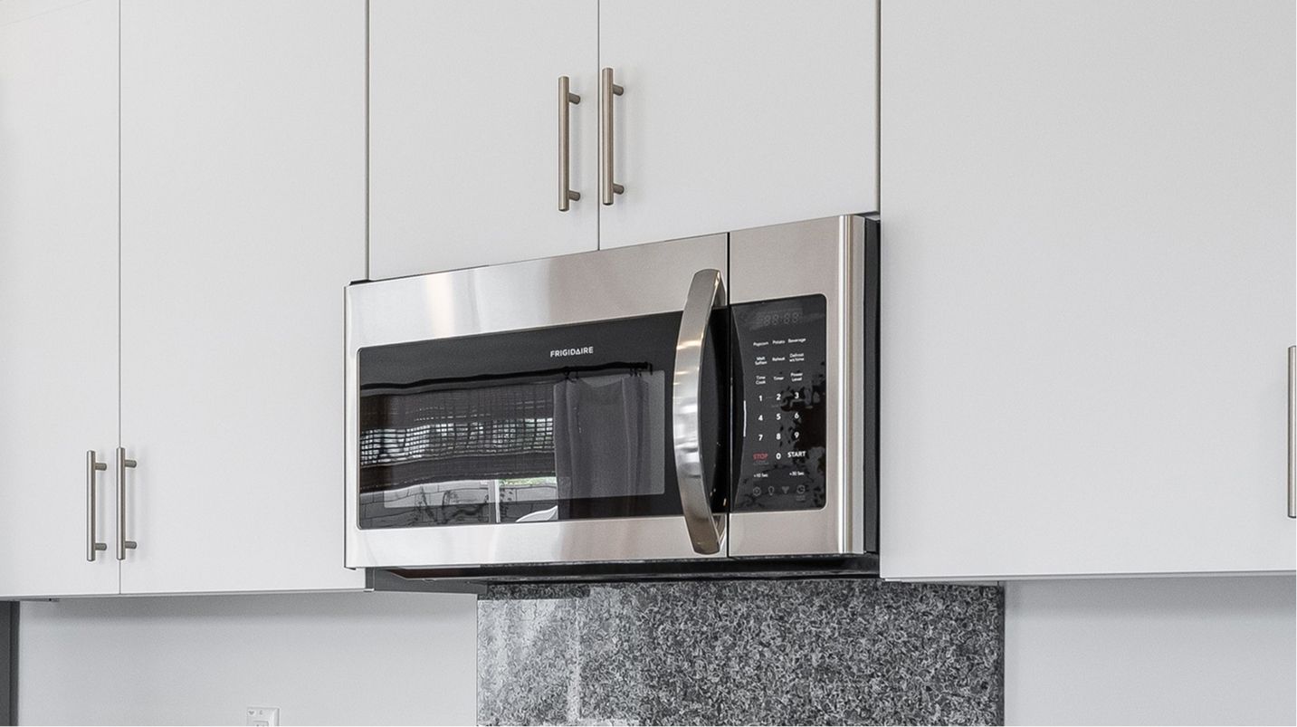 Amber Ridge Green Valley Ranch Res2 EI Mircowave Kitchen 3of4 F1