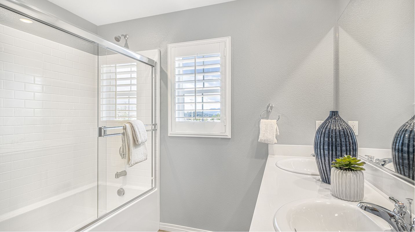 Paseo Highgrove Town Center Res3 Owners Bath 1of2 F2