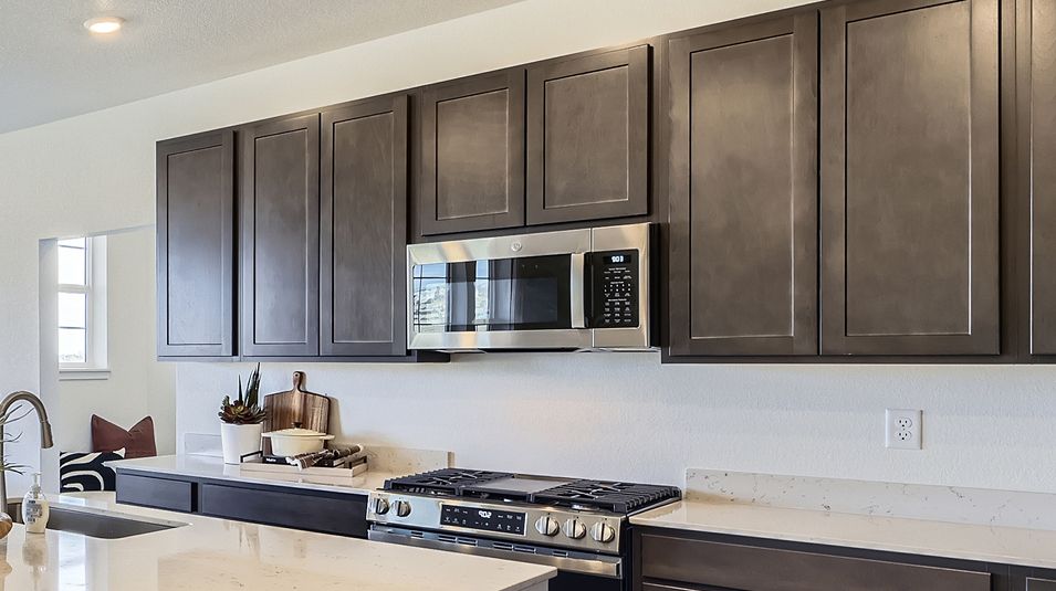 2576 Ashbrook Kitchen 2of2 F1