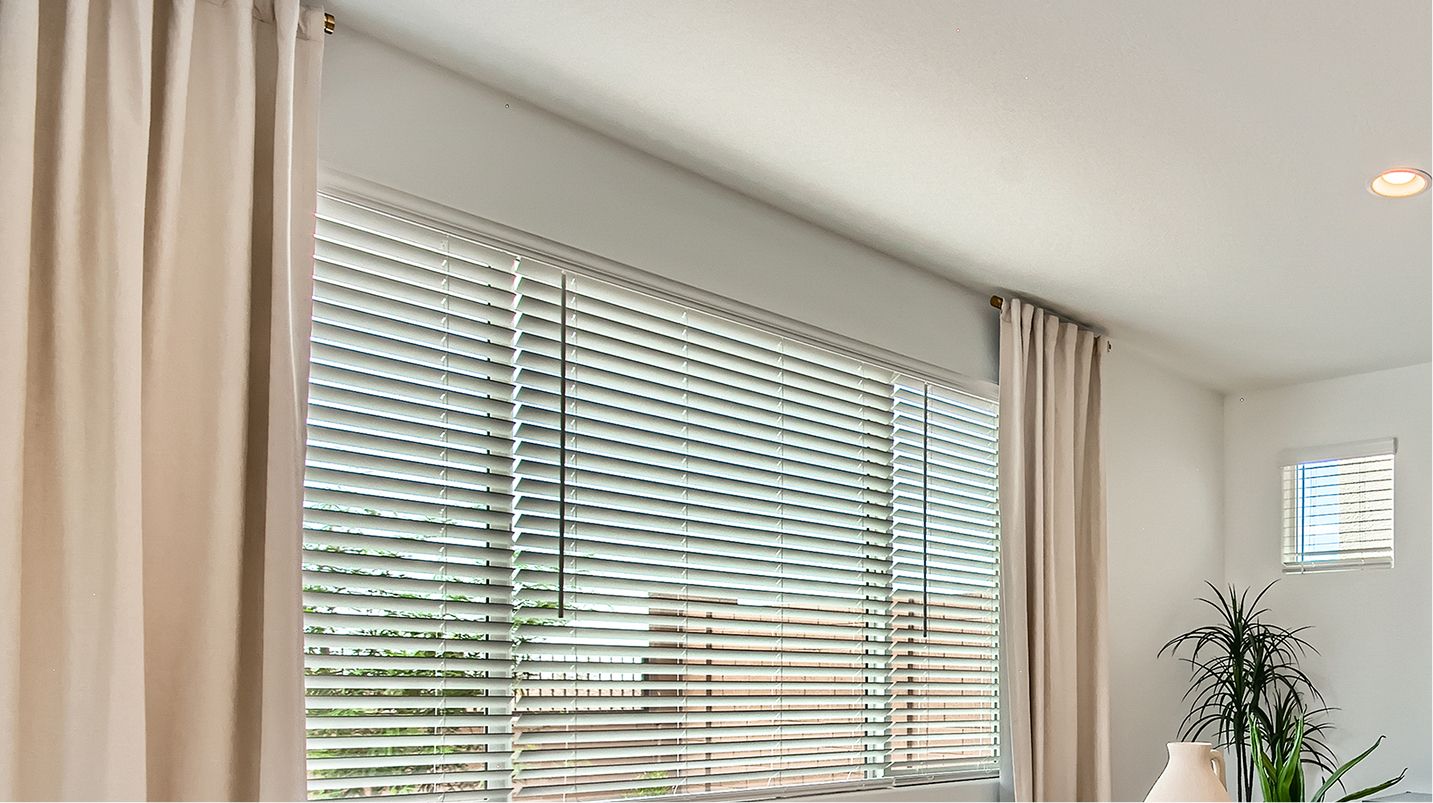 EI Faux Wood Blinds
