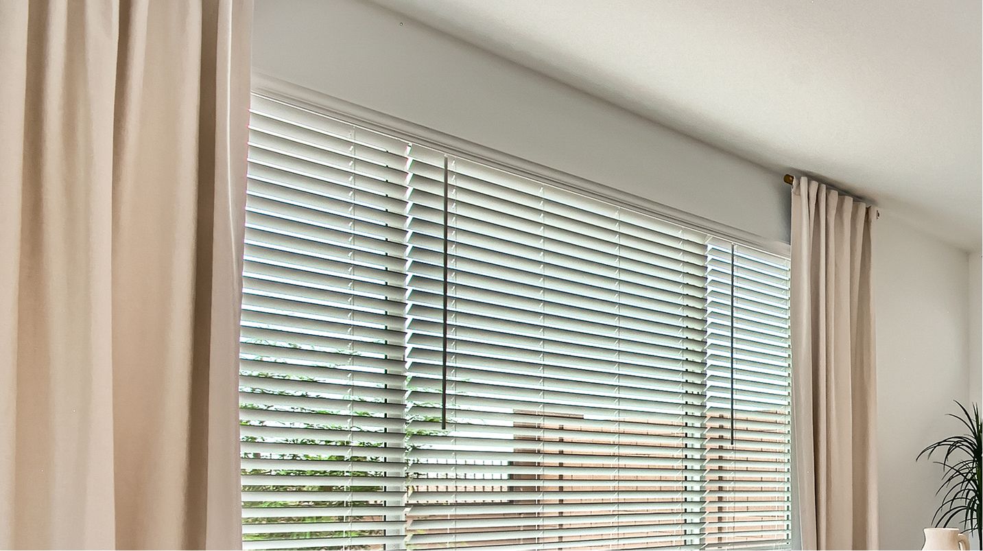 EI Faux Wood Blinds