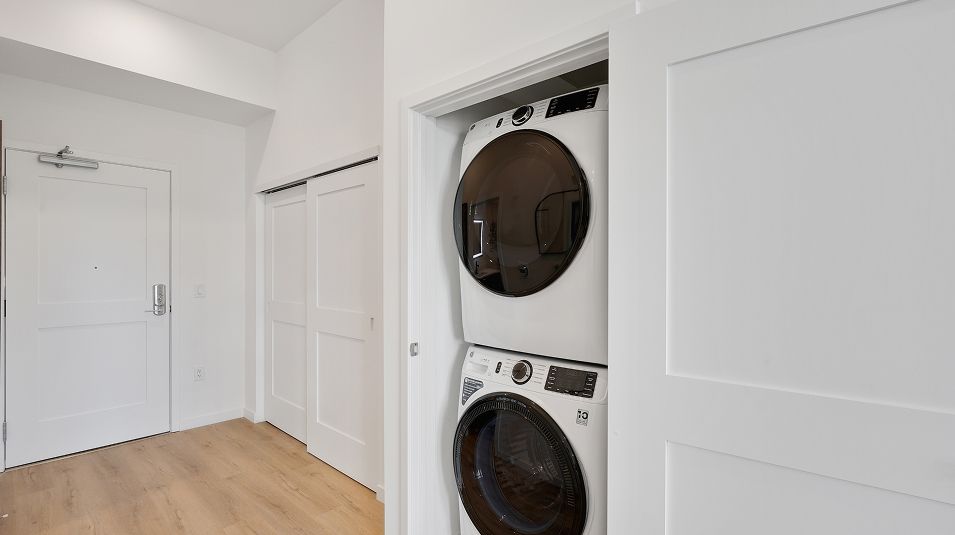 Madison The SF Shipyard 220 EI Laundry Electric Washer Dryer F1