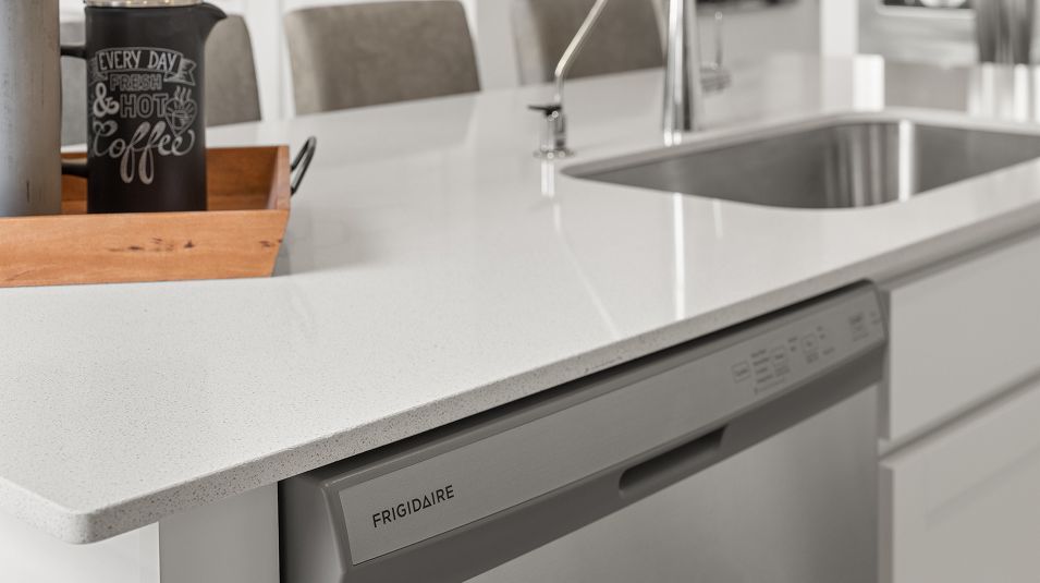 Carriage Kingsbridge EI Quartz Countertops F1