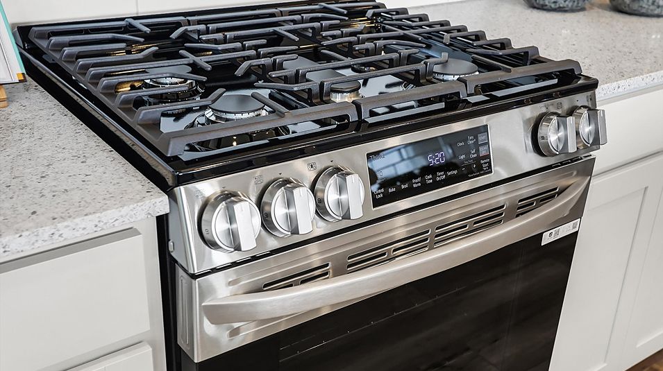 Heritage Westgate EI Kitchen Gasrangewith Hood 2of5 F1