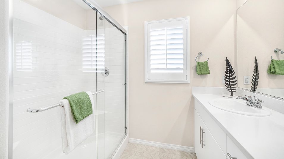 Paseo Highgrove Town Center Res3 Owners Bath 1of2 F2