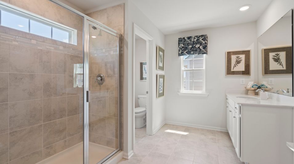 2901 Independence Owners Bath 2of2 F2