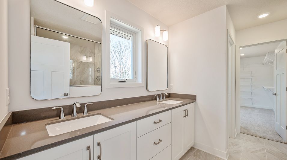 Royal Club EI Owners Bath Quartz Countertops