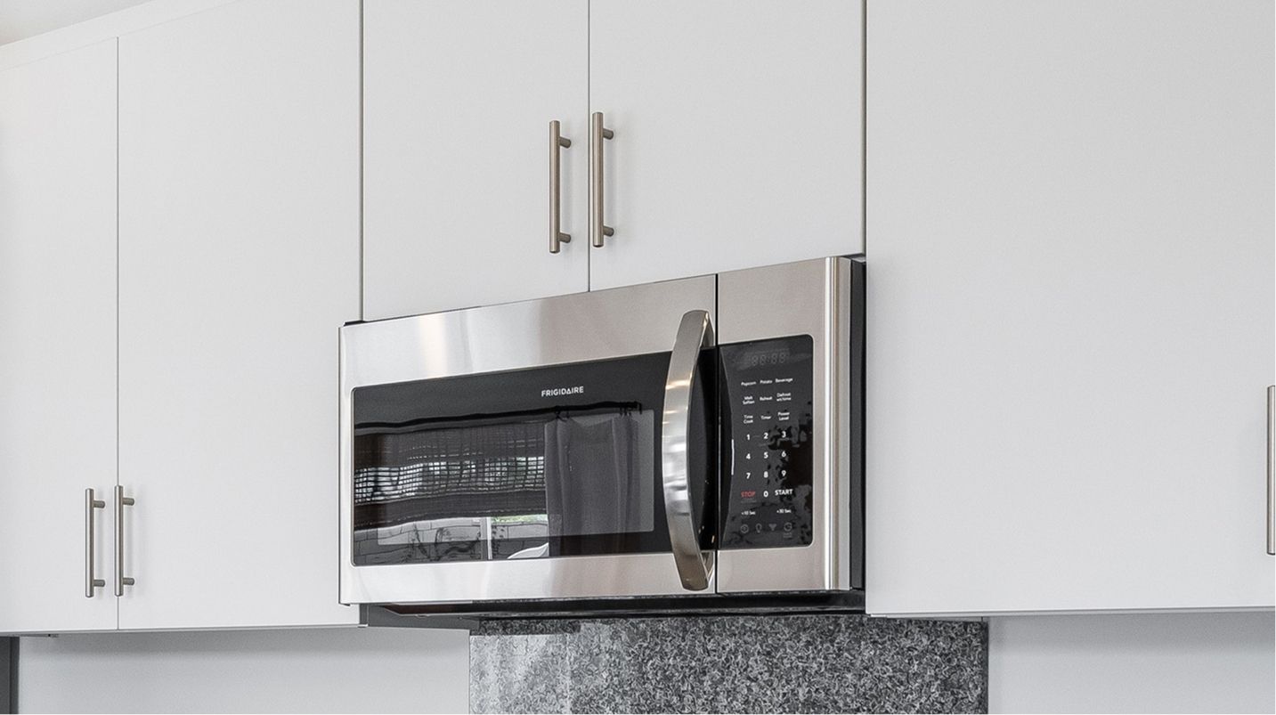 Amber Ridge Green Valley Ranch Res2 EI Microwave Kitchen 3of4 F1