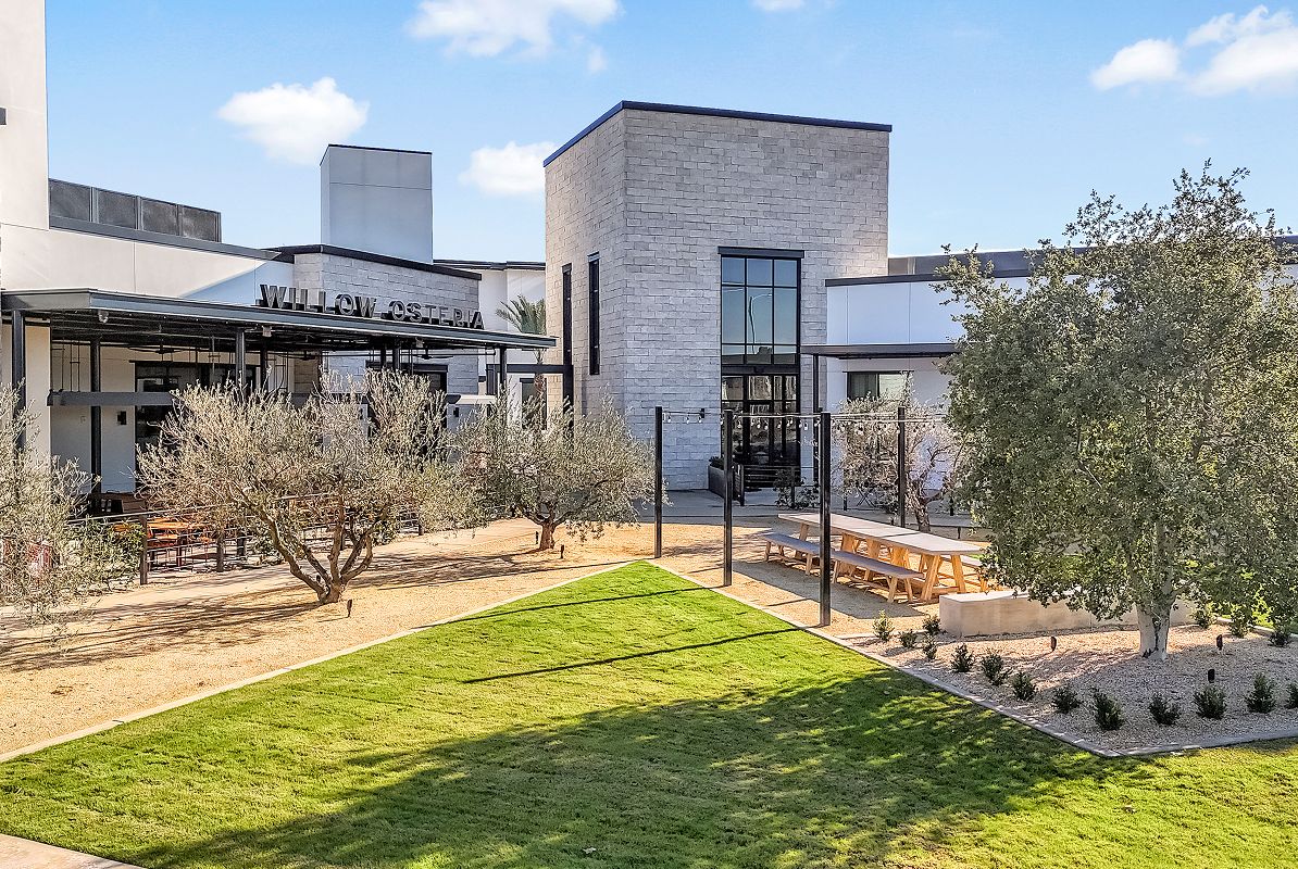 Clovis Avenue Willow Osteria 1of2