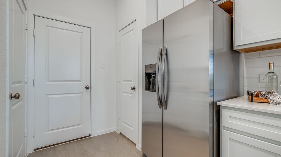 Pic Ei Stainless Steel Fridge 020226