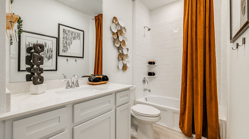 Pic Ei Secondary Bathroom Ceramic Tile Surround 020226