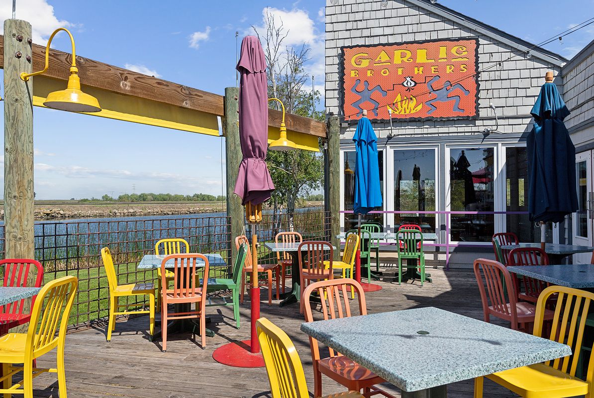 Garlic Brothers Restaurant & Bar