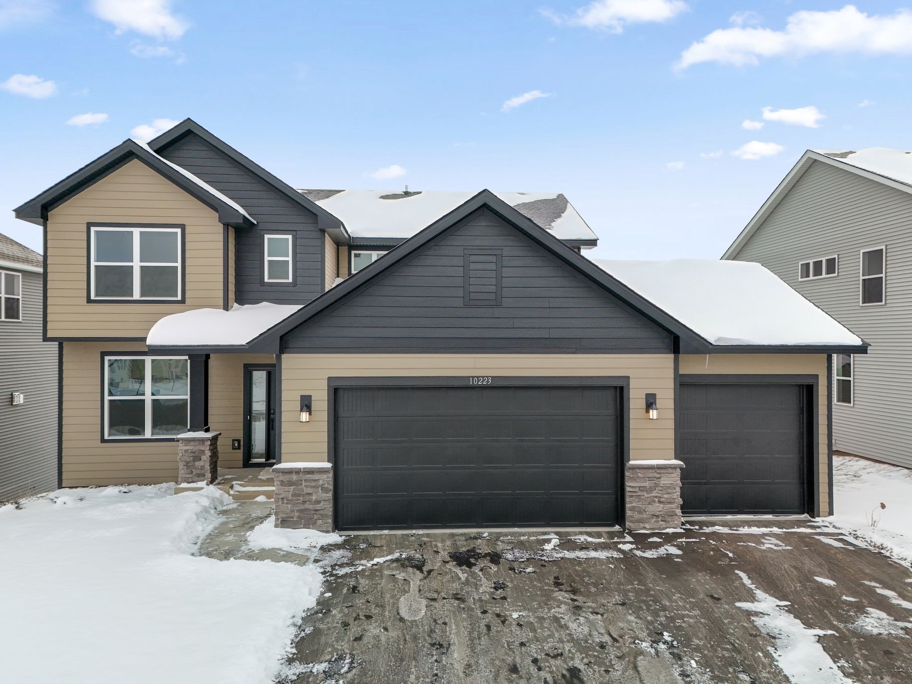 10233 187th Avenue NW (Sinclair)