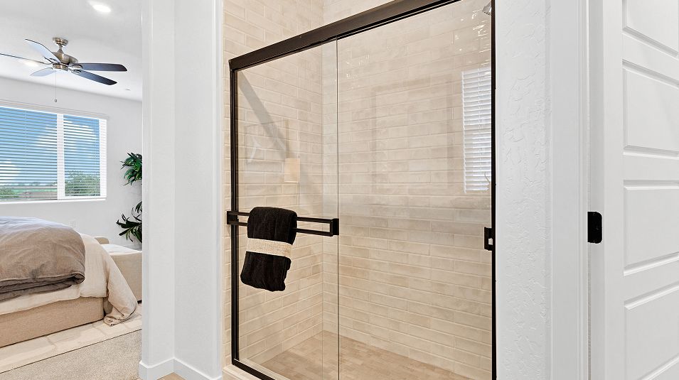 4037 Symphony Owners Bath 2of2 F2 Base6