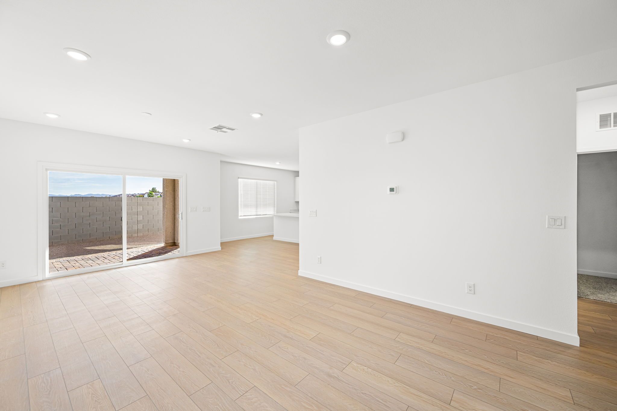 4 web or mls Lennar  8379 W  Rochelle Ave 04