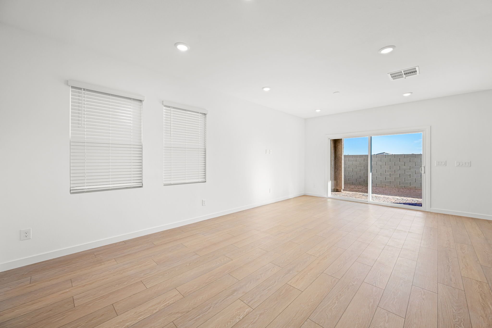 7 web or mls Lennar  8379 W  Rochelle Ave 07