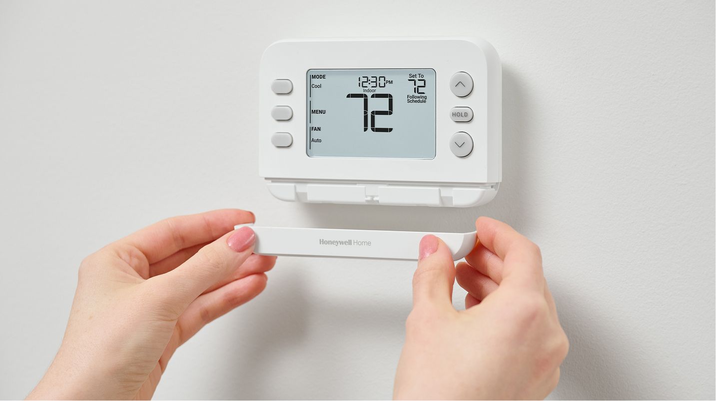 N Pic EI Honeywell P200 Lifestyle Dev 3