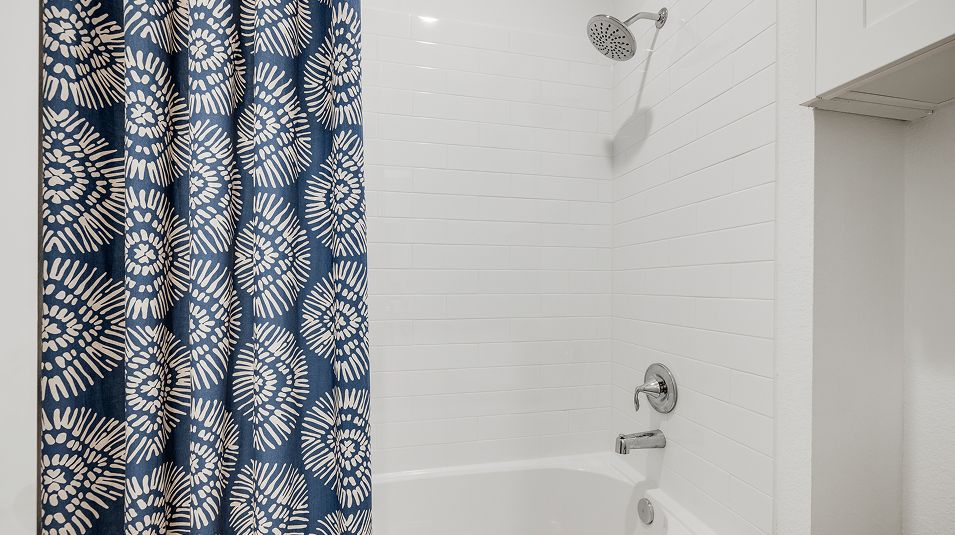 Pic EI Bath2 Bath Tub Tile Surround F1 020226