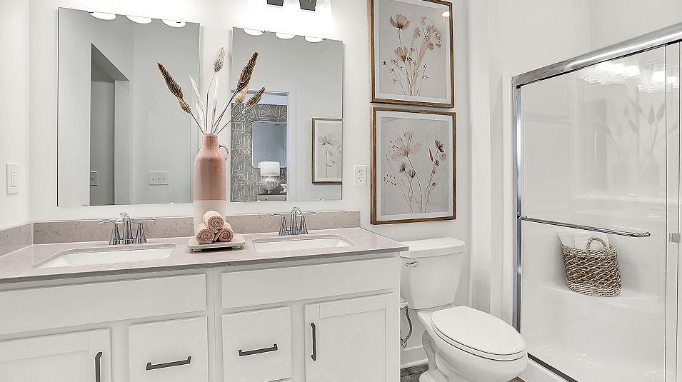 4233 Briarwood Owners Bath 1of2 F1 Base2