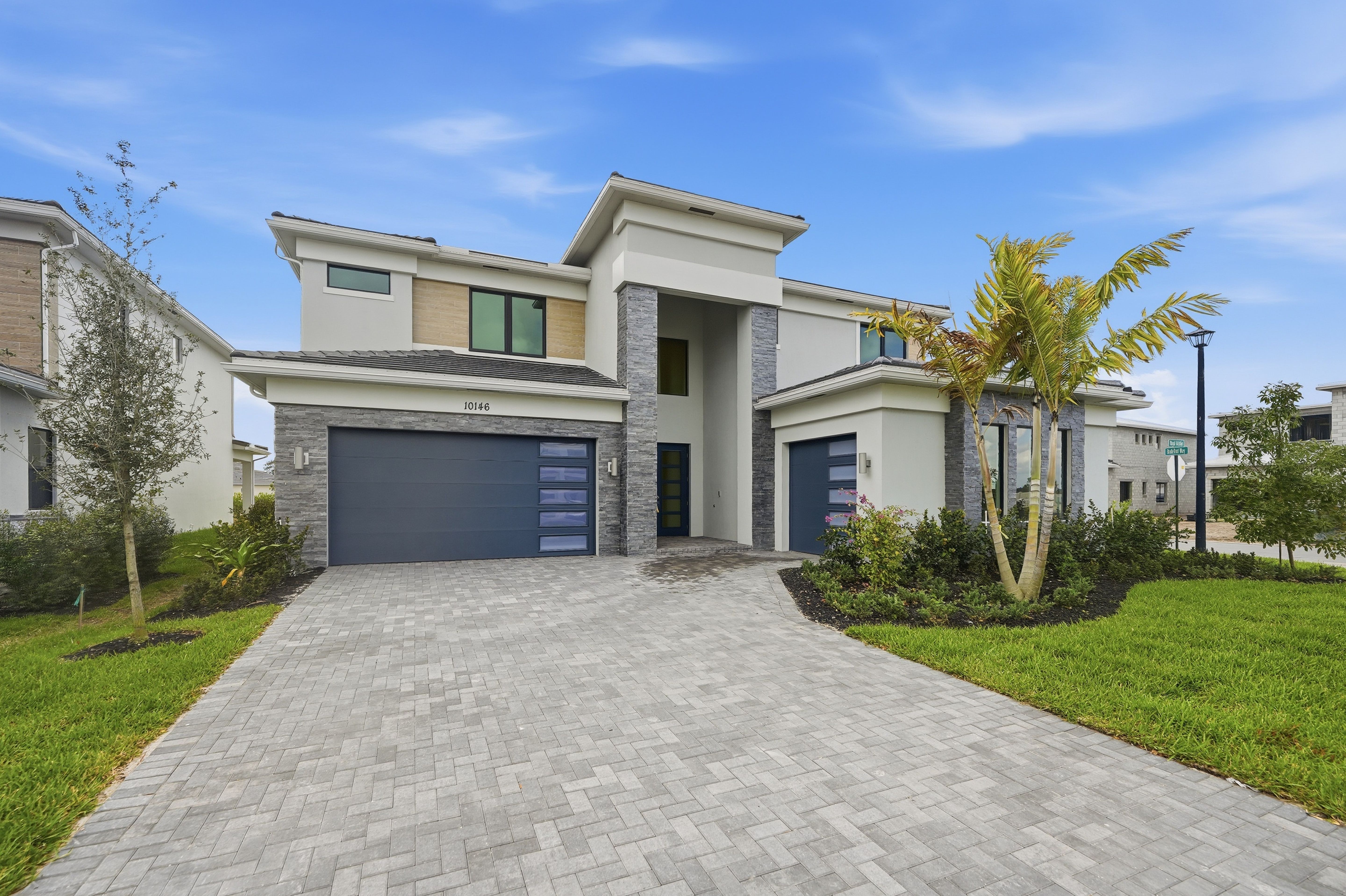 Whitmore Estates Versailles QMI H S123 Exterior 3of4