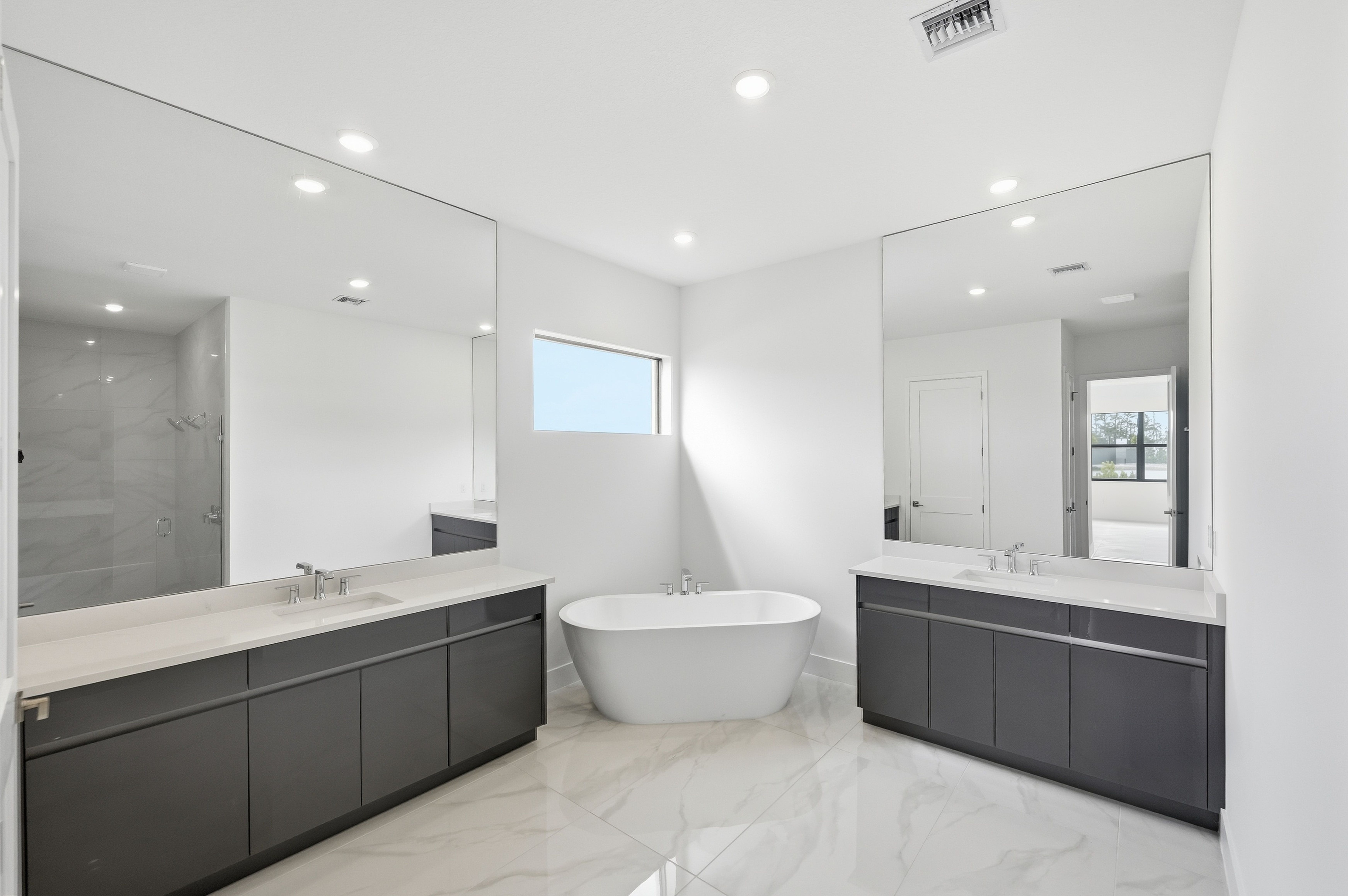Whitmore Estates Versailles QMI H S123 Owner Bath 1of2 F1