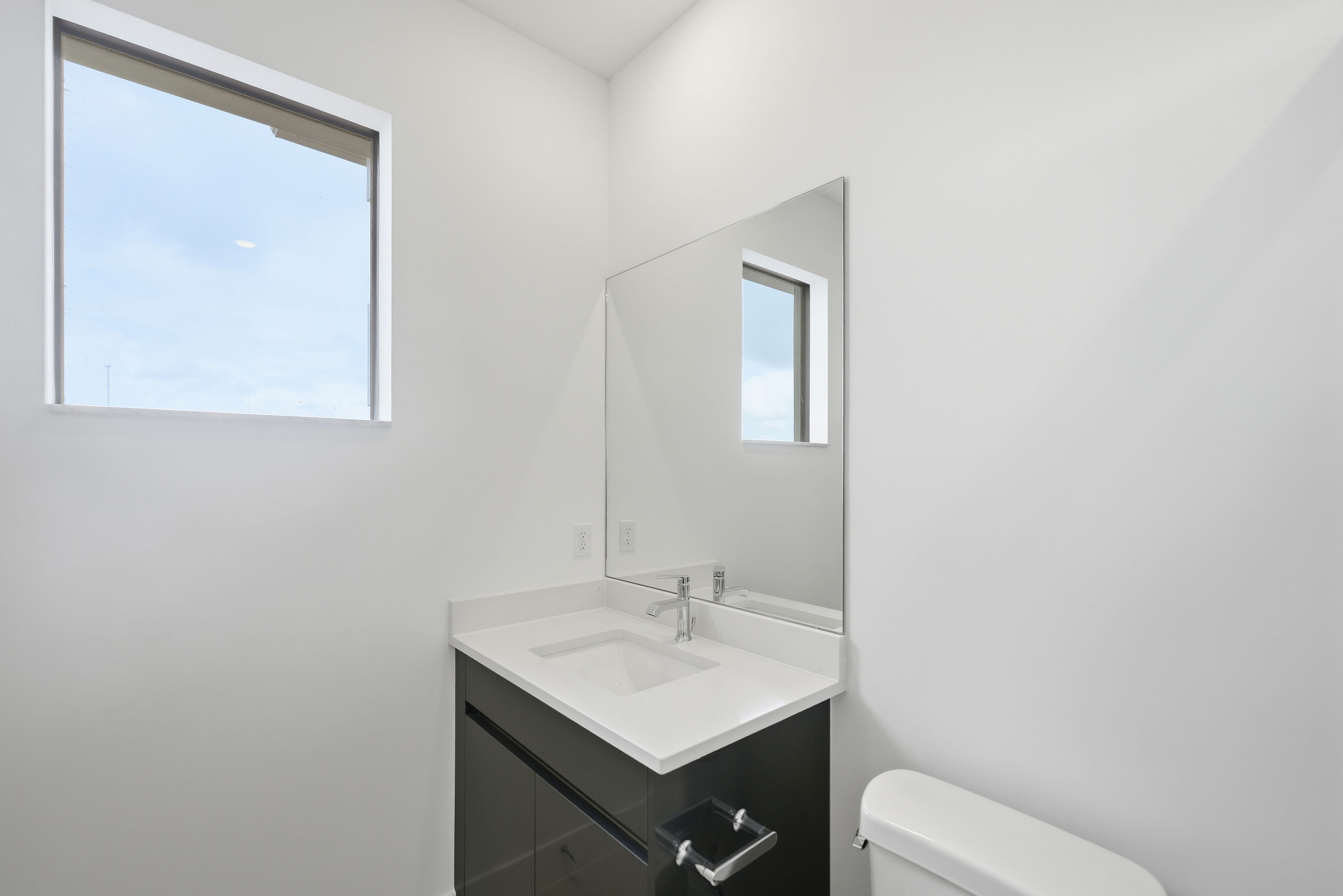 Whitmore Estates Versailles QMI H S123 Pwdr 2of2 F2
