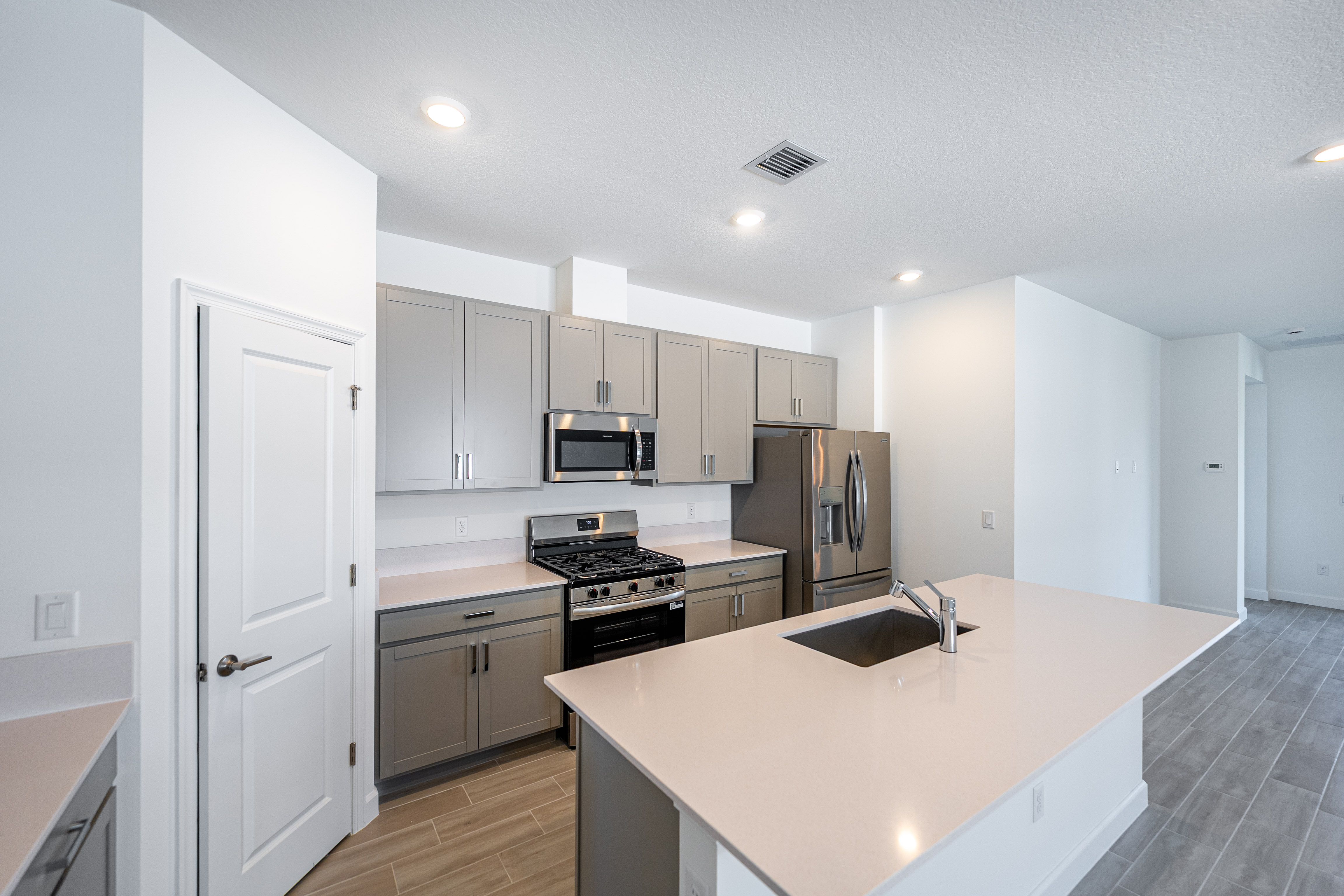 Twin Homes Glynlea Country Club Azalea QMI H S19 Kitchen 3of3 F1