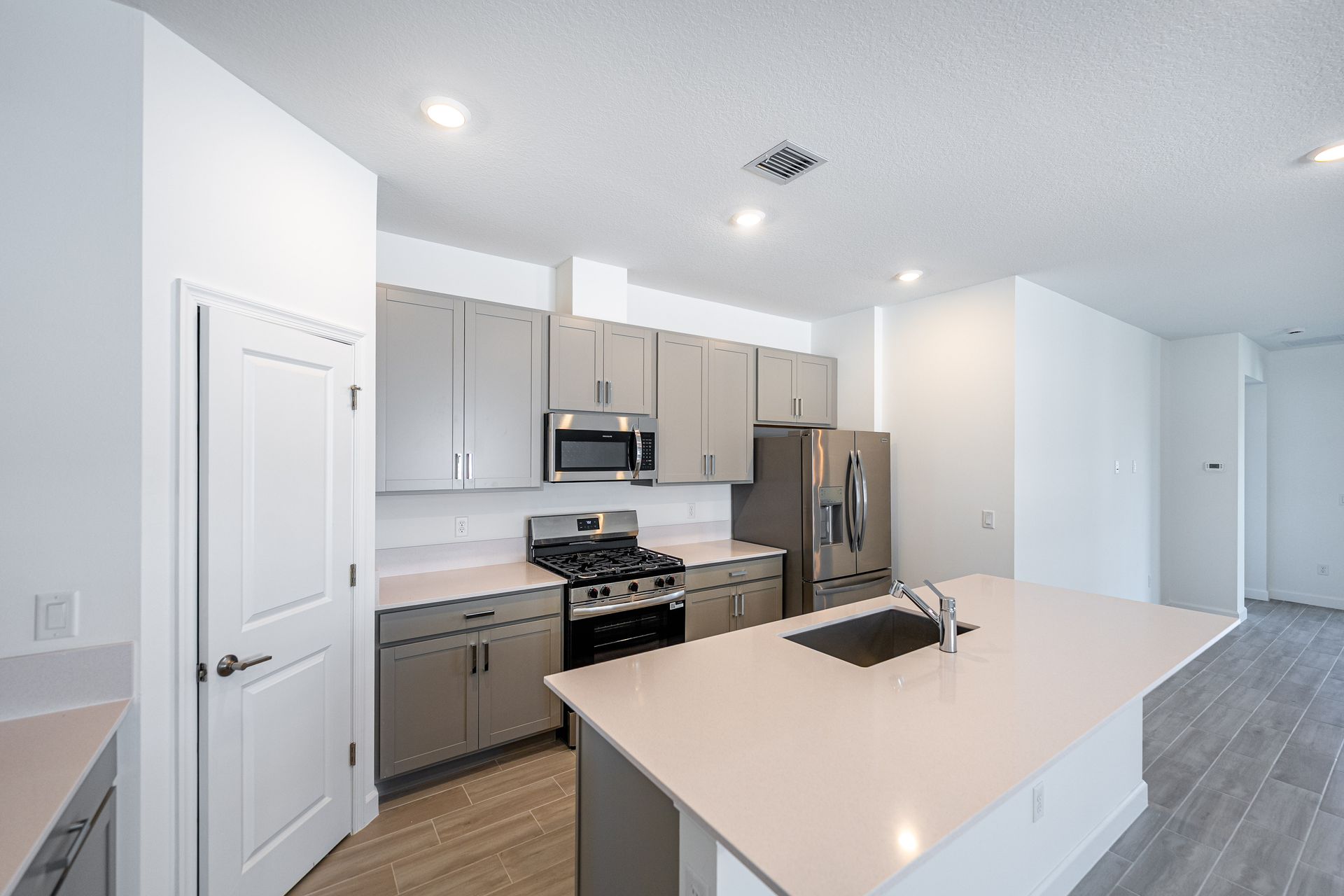 Twin Homes Glynlea Country Club Azalea QMI H S19 Kitchen 3of3 F1