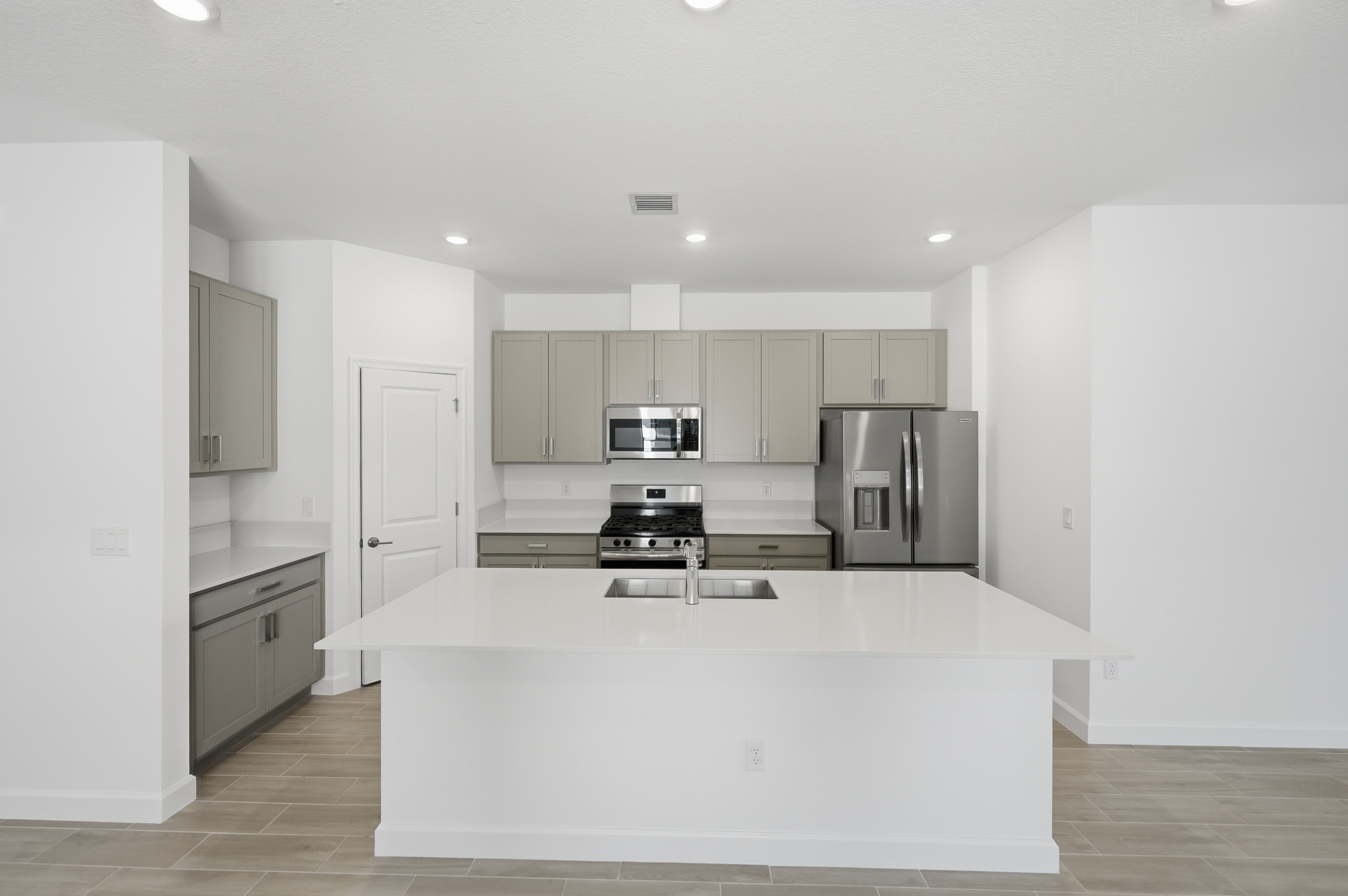 Twin Homes Glynlea Country Club Azalea QMI H S19 Kitchen 1of3 F1