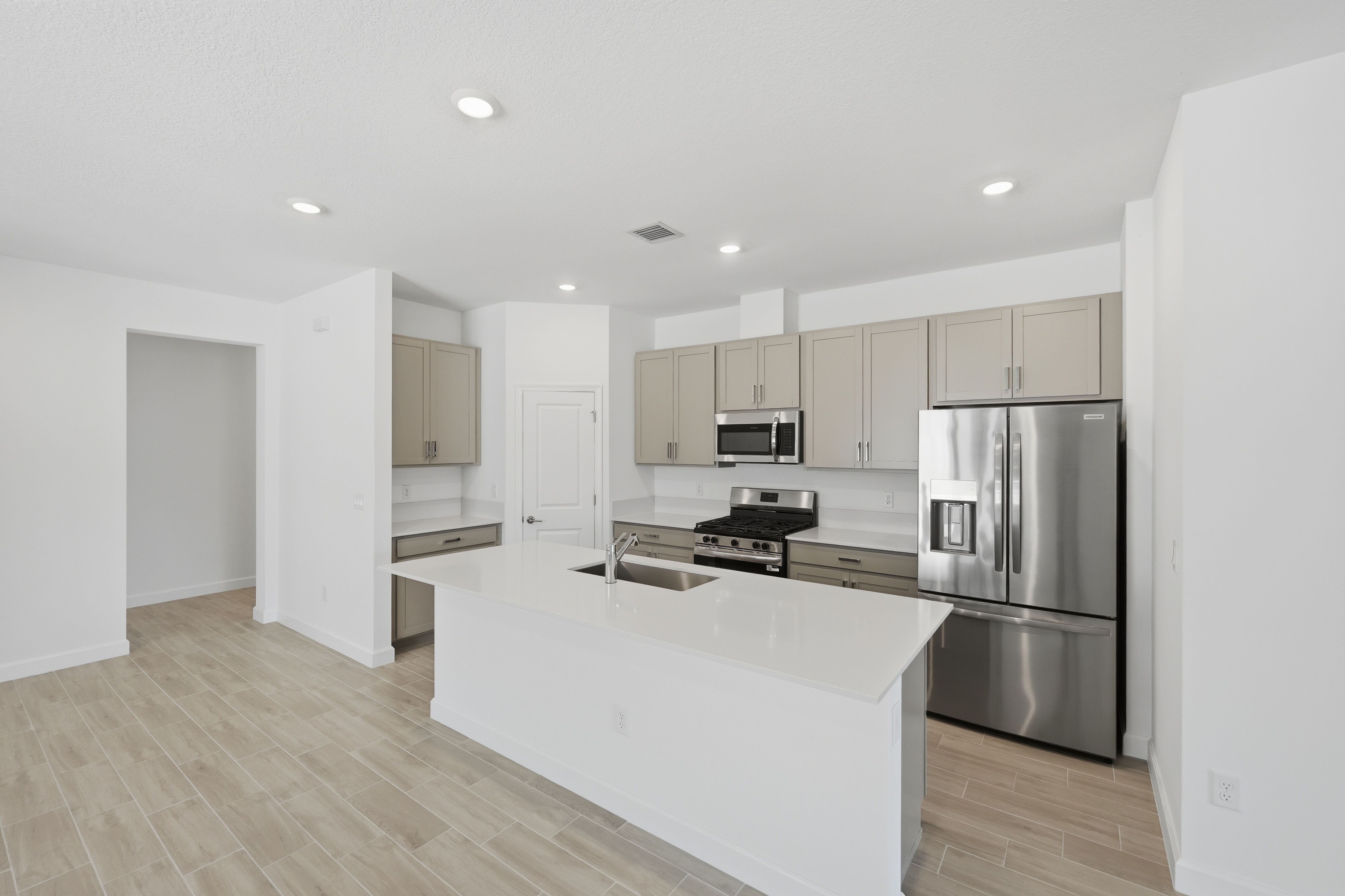 Twin Homes Glynlea Country Club Azalea QMI H S19 Kitchen 2of3 F1