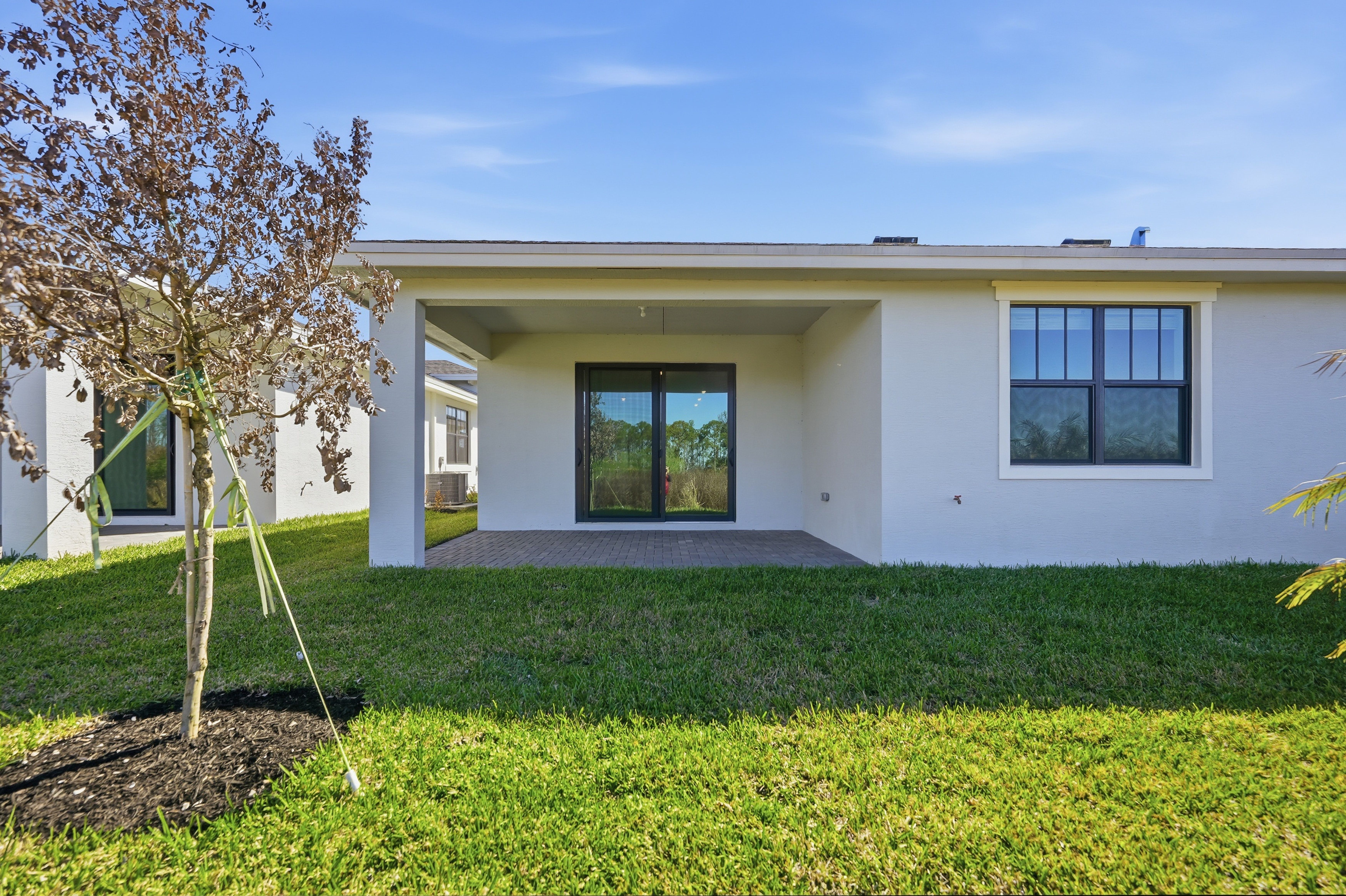 Twin Homes Glynlea Country Club Azalea QMI H S19 Lanai 1of2 F1