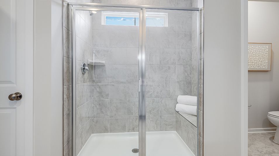 Executive Harpers Mill EI Owners Shower F2
